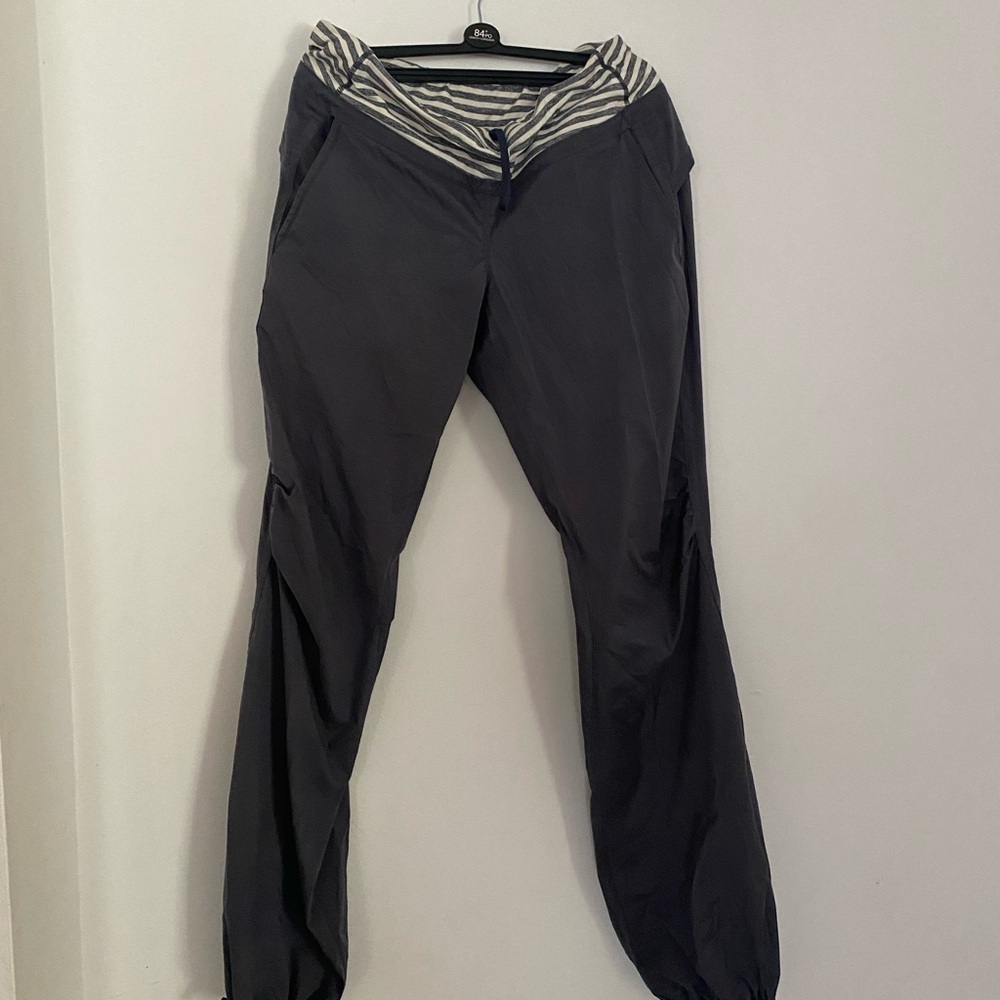 Lululemon grey pants excellent condition